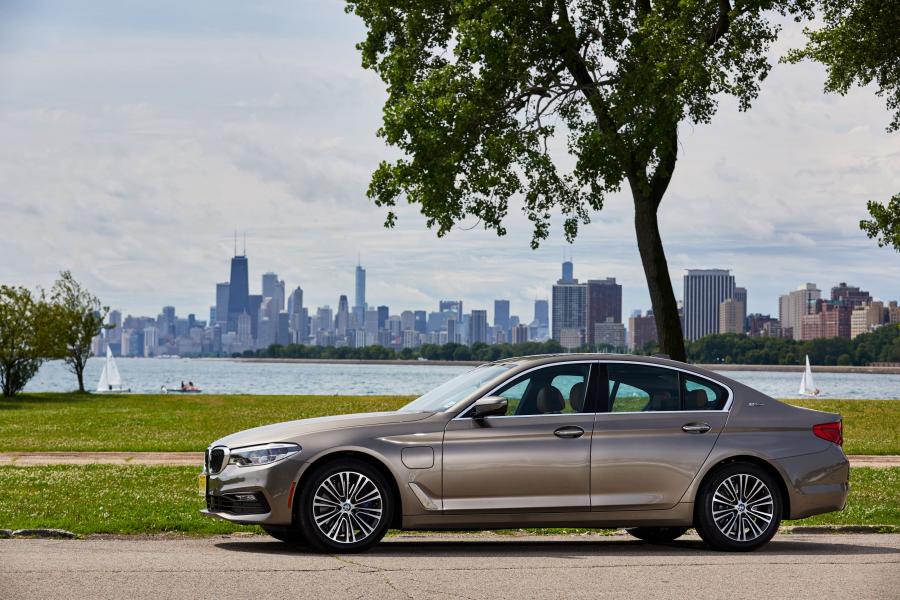  BMW 530e iPerformance (G30) 2017 года  (NA) (фото 1 из 13)